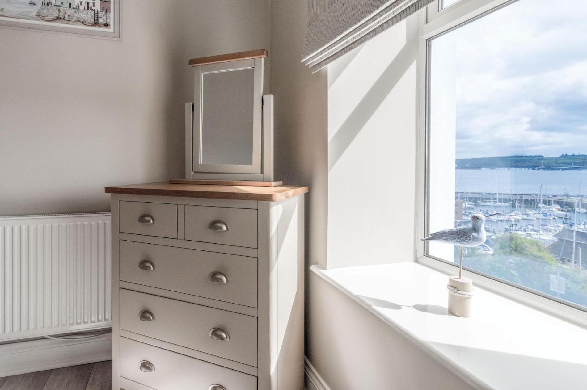 Beach Haven Hideout - 2 Bedroom - Milford Haven Extérieur photo