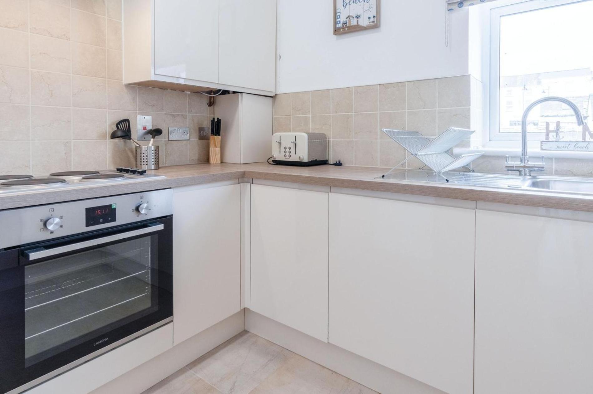 Beach Haven Hideout - 2 Bedroom - Milford Haven Extérieur photo